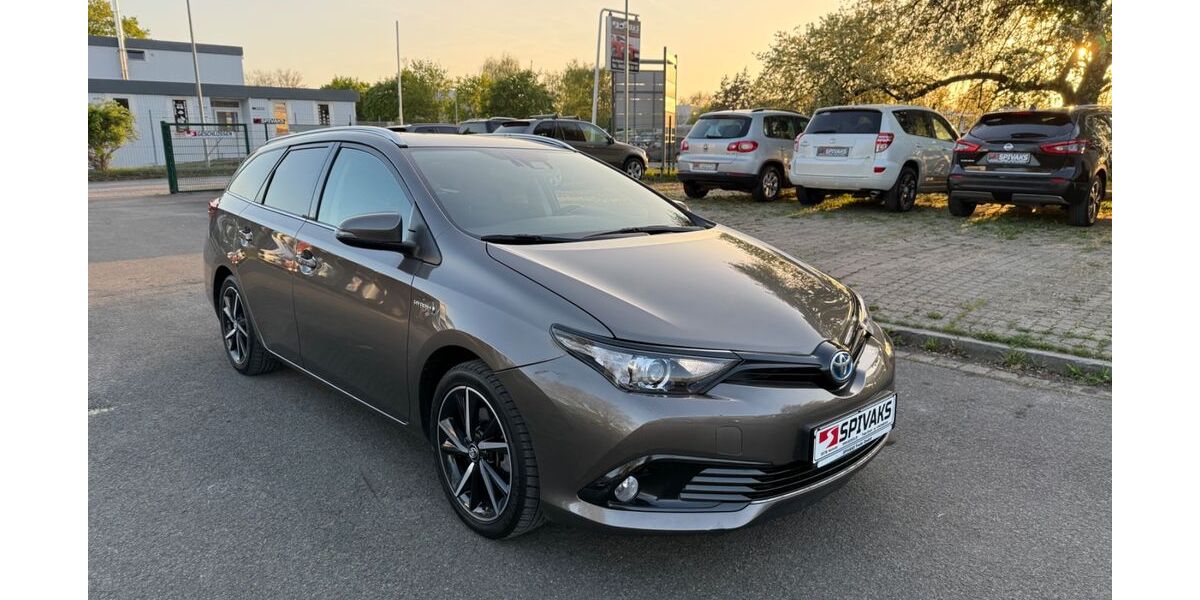 Toyota Auris 107.000 km 14.499 &euro; Hannover 30179