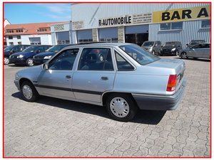 Opel Kadett E Beauty Lim. SEDAN GSD AUTOM- SERVO 74.000 km 6.950 &euro; Hannover 30179