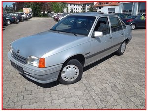 Opel Kadett E Beauty Lim. SEDAN GSD AUTOM- SERVO 74.000 km 6.950 &euro; Hannover 30179