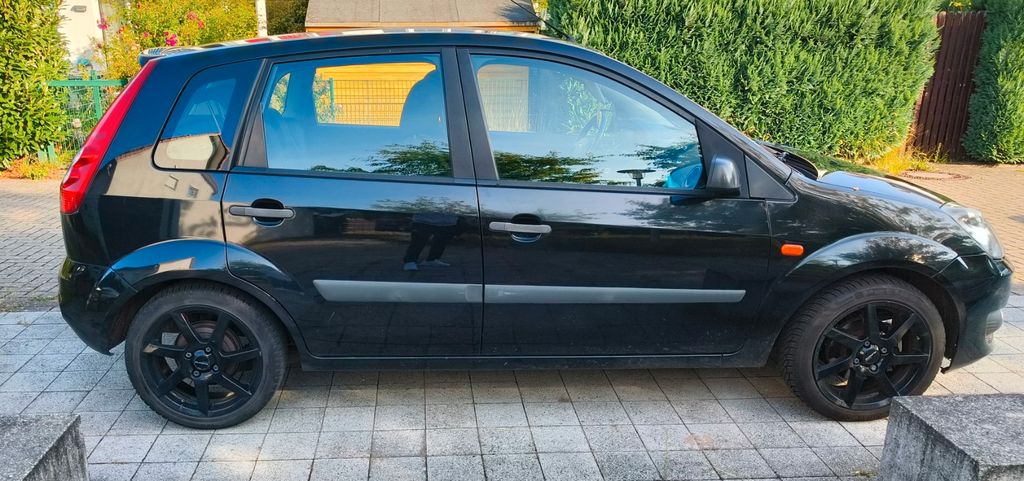 Ford Fiesta 97.000 km 2.750 &euro; Hannover 30419