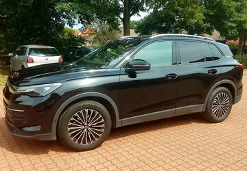 VW Tiguan 17.500 km 33.900 &euro; Garbsen 30823